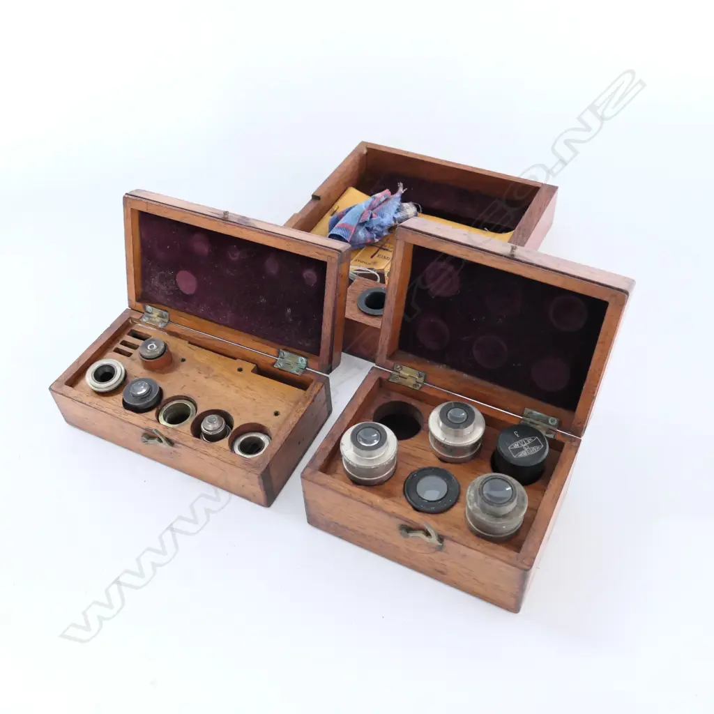 NICKEL PLATED BRASS SEIBERT, WETZLER POLARIZING MICROSCOPE, BARREL ENGRAVED 'SYRACUSE UNIV. III'.  IN MAHOG BOX Image 1++